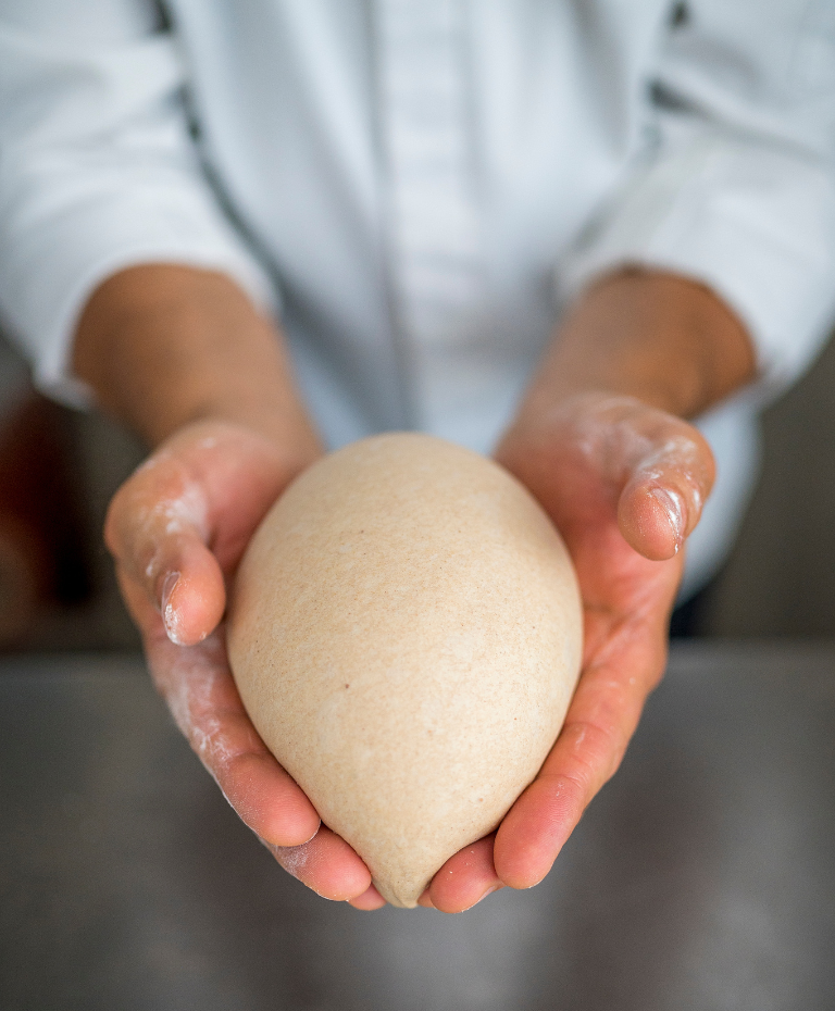 Gentle kneading that respects the nature of the ingredients